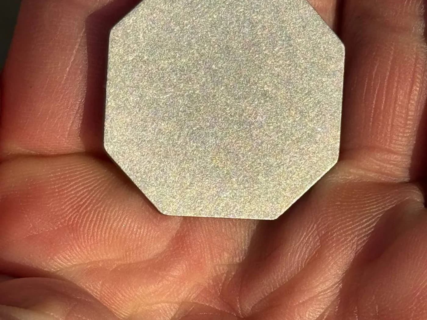 Титановая заготовка «Восьмиугольник» — реальная фотография изделия.